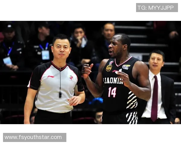 南京篮球队技术争议引发热议球迷与专家各执己见探讨战术与裁判判罚